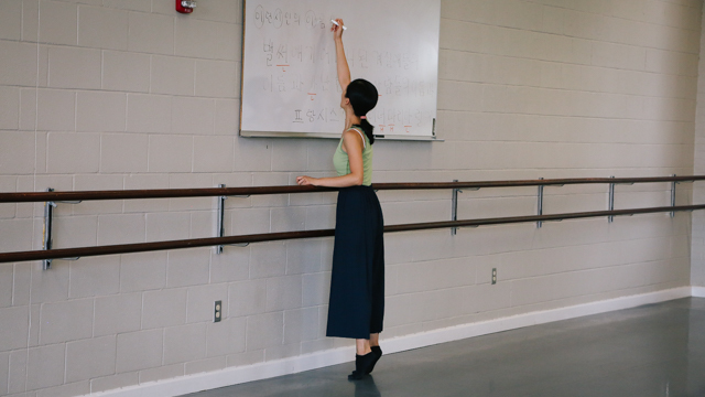 DaEun Jung drawing a diagram of her process with Melody H. J. Shim