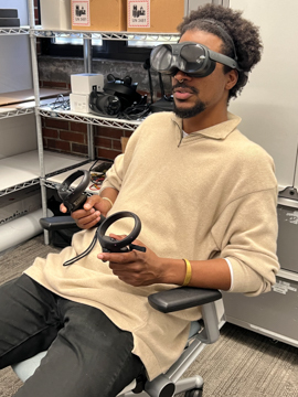 Guyton visits FSU's Innovation Hub to experiment with immersive media